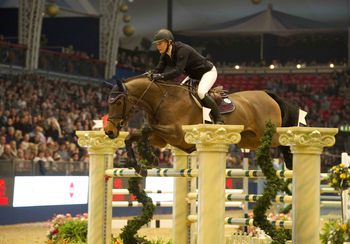 Laura Renwick wins International Accumulator at Olympia